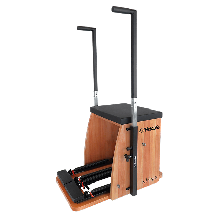 Step Chair MetaLife modelo Infinity, equipamento de Pilates em madeira com pedais independentes e alças, ideal para treinos de força e equilíbrio.